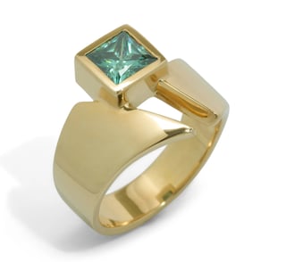 Classic_Princess_Cut_Gemstone_Ring__Yellow_Gold_–_Jens_Hansen_NZ